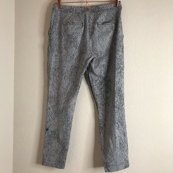 Lululemon jet pants in black and white - Picture 10 of 11